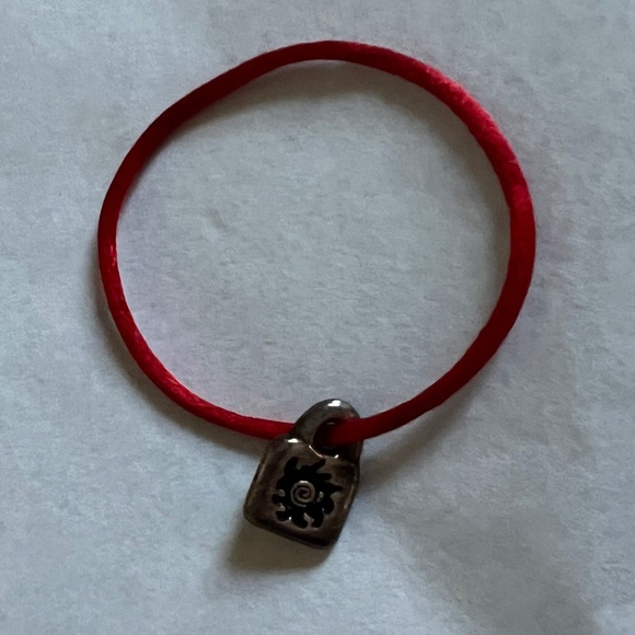 Fun jewelry! UNO de 50 Sterling Charm on Red Bracelet cord; NWOT - Picture 4 of 7